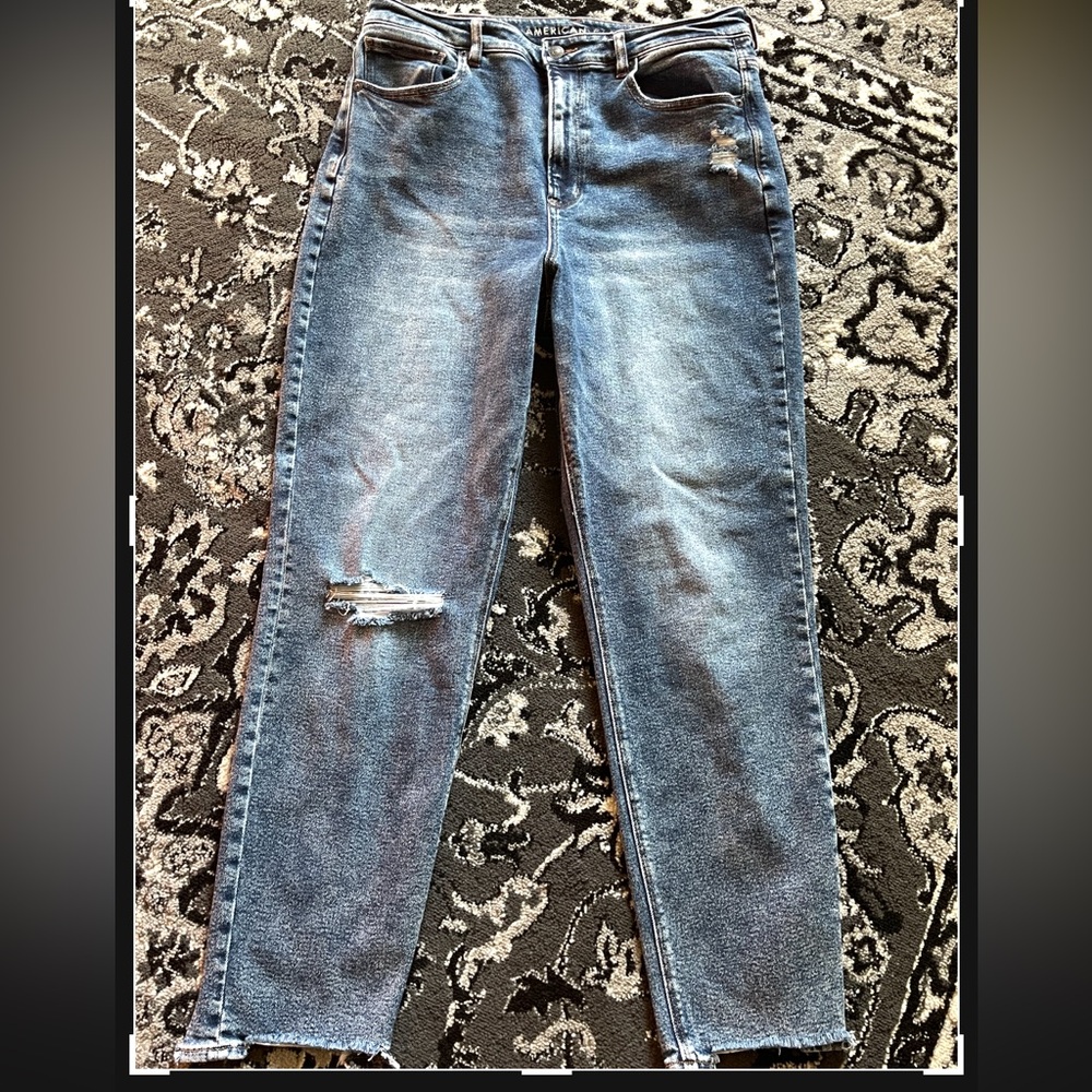 American Eagle Distressed Mom Jeans 14 LONG